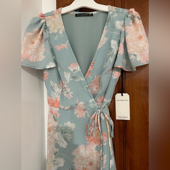 Abercrombie & Fitch Wrap Dress - Picture 2 of 4